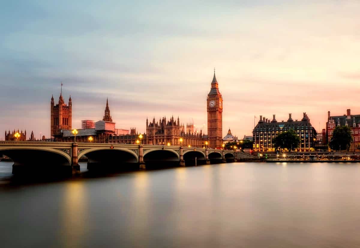 Best UK Cities to Visit Beyond London: 2026 Guide for ETA Holders image 2 showing travel context