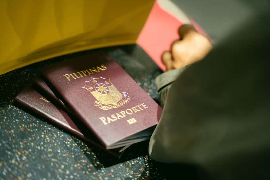 Traveller checking UK ETA eligible nationalities on the gov.uk visa checker