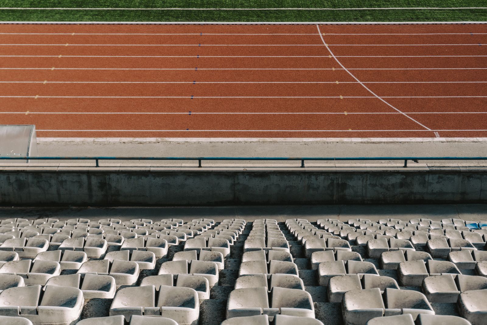 Yleisurheiluradat stadionin sisällä, jossa Commonwealth Games -kisojen juoksukilpailut järjestetään