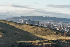 Kastil Edinburgh di atas garis langit Old Town, kota tuan rumah Grand Depart Tour de France 2027