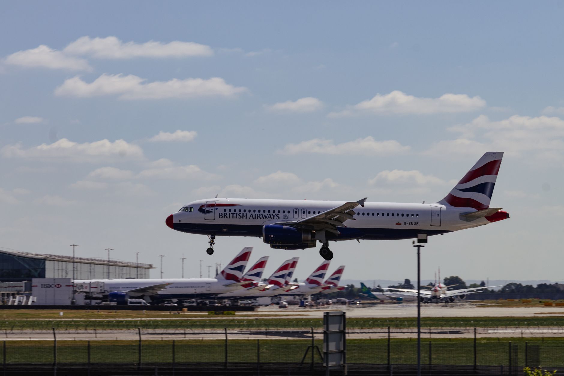 Příletová zóna v londýnském letišti, kde Border Force kontroluje cestující s UK ETA